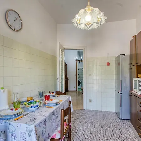 Lägenhet 1 Bedroom Lovely In