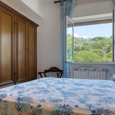 1 Bedroom Lovely In Lägenhet Rapallo