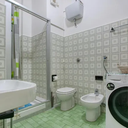1 Bedroom Lovely In Rapallo