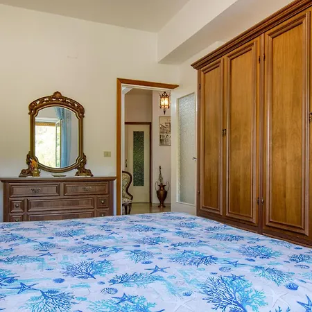 1 Bedroom Lovely In Lägenhet Rapallo